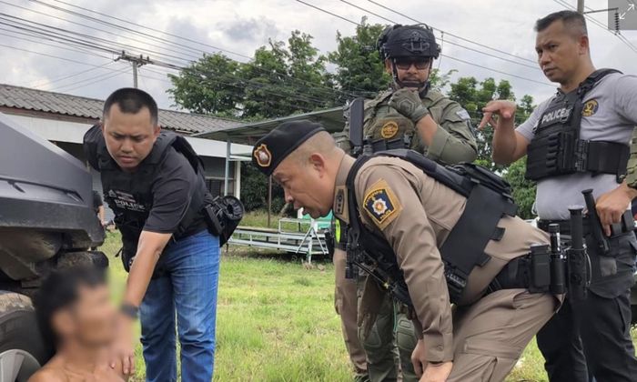 Cảnh sát dẫn giải và thẩm vấn hai nghị phạm Thana Kerdthong (ảnh trên) và Thongchai Srinil (ảnh dưới) liên quan đến vụ án - Ảnh: Bangkok Post 