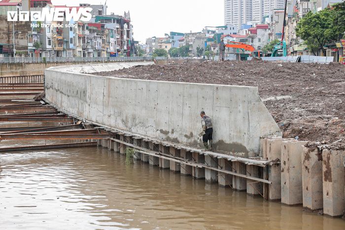 Các nhà thầu đang tập trung tối đa nhân lực, thiết bị để thi công các gói thầu còn lại, gồm kênh La Khê, các công trình trên kênh và tuyến đường giao thông hai bên bờ, phấn đấu hoàn thành toàn bộ dự án trước ngày 30/9.