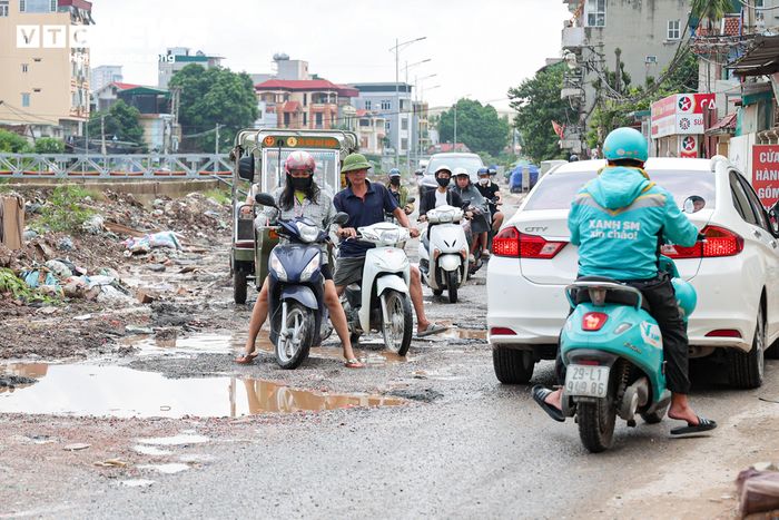 Đồng thời, việc cải tạo lòng kênh, xây dựng kè, hoàn thiện hạ tầng giao thông và chỉnh trang cảnh quan hai bên tuyến cũng được kỳ vọng cải thiện môi trường, nâng cao mỹ quan đô thị và tạo thêm không gian công cộng khang trang, an toàn cho người dân.