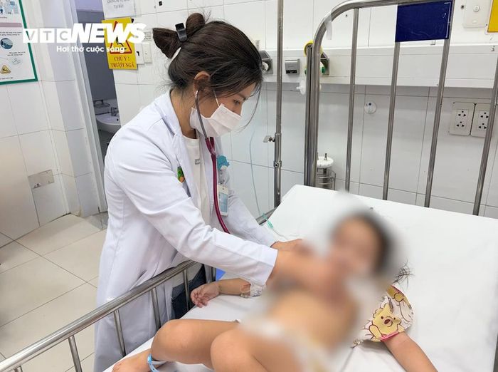 Trẻ điều trị bệnh hô hấp tại Bệnh viện Nhi Đồng 2.