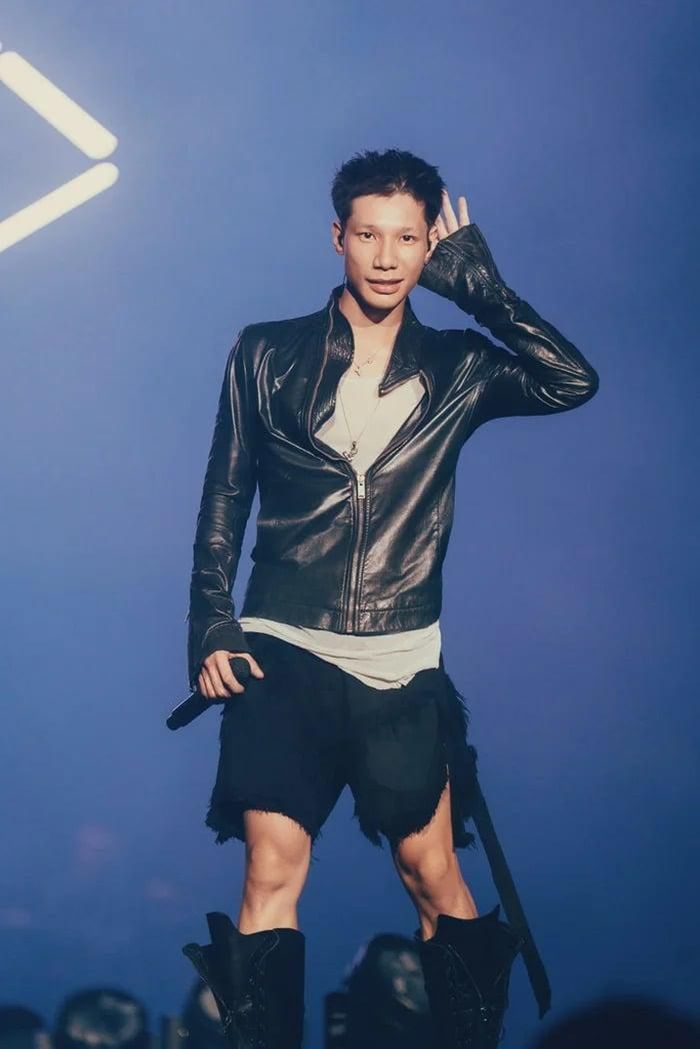 Rapper MCK khẳng định việc anh chủ động gỡ bỏ các bản ghi chưa phù hợp là hoàn toàn tự nguyện, xuất phát từ tinh thần cầu thị và mong muốn khắc phục sai sót.