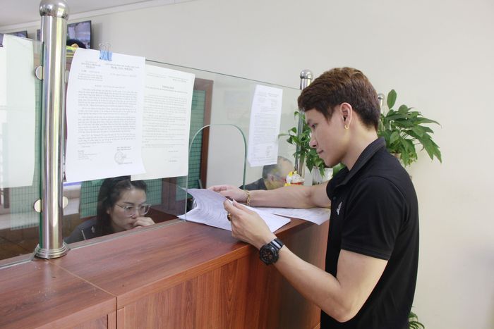Doanh nghiệp đến làm thủ tục hải quan tại Cửa khẩu Cốc Nam.