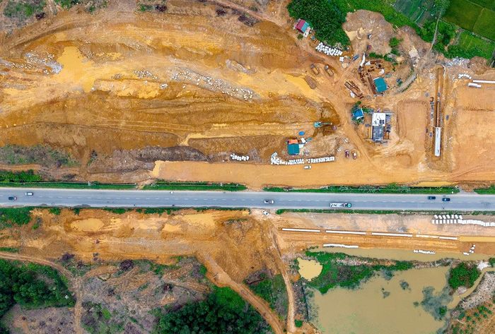 Tuyến đường có điểm đầu tại nút giao hoa thị nối Đại lộ Thăng Long với quốc lộ 21; điểm cuối kết nối với cao tốc Hà Nội - Hòa Bình tại vị trí giao với đường Làng Văn hóa - Du lịch các dân tộc Việt Nam.
