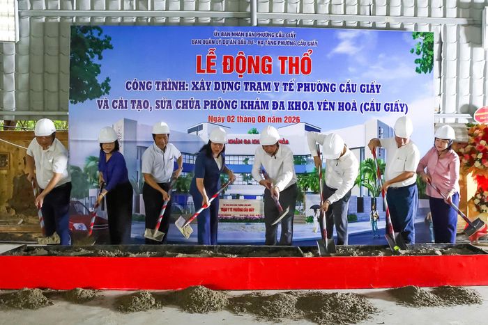 Các đại biểu thực hiện nghi thức khởi công dự án. Ảnh:: Vân Nhi