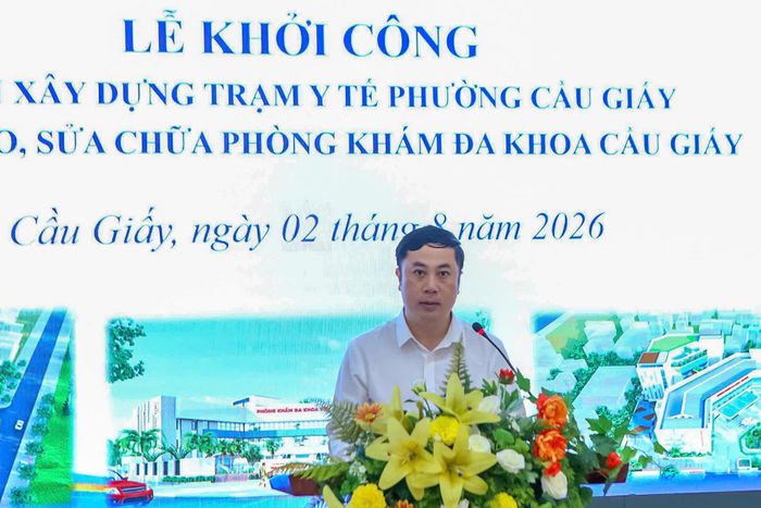 Chủ tịch UBND phường Cầu Giấy Ngô Ngọc Phương phát biểu chỉ đạo buổi lễ. Ảnh: Vân Nhi