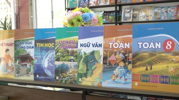 Hệ thống cửa hàng bán lẻ SGK được duy trì, sẵn sàng đáp ứng nhu cầu của học sinh.