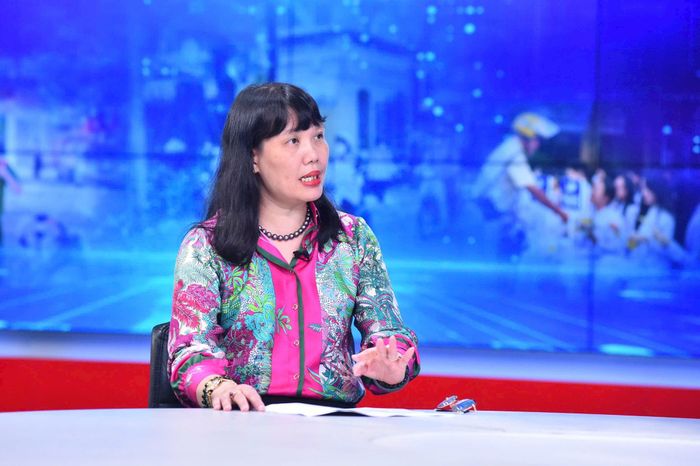 TS Nguyễn Bội Quỳnh, Hiệu trưởng Trường THPT Việt Đức: "Thầy, cô không chỉ truyền đạt kiến thức mà còn phải là người phát hiện sớm những biểu hiện bất thường về tâm lý". Ảnh: Phan Anh