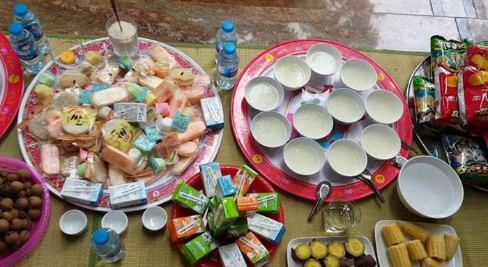 "Giật cô hồn" là một nét văn hóa dân gian lâu đời mang ý nghĩa sẻ chia trong tháng 7 Âm lịch.