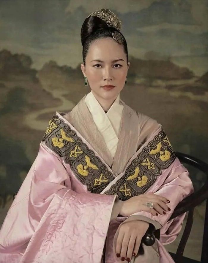  Chia sẻ về vai diễn, Đỗ Thị Hải Yến cho biết đây không phải nhân vật xuất hiện quá nhiều nhưng cô luôn dành sự trân trọng đặc biệt. Nữ diễn viên tiết lộ từ khi nhận lời tham gia dự án, cô luôn cố gắng tiếp cận Hoàng hậu họ Dương bằng sự chân thành. 