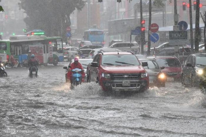 Ngày và đêm nay 2/8, khu vực Bắc Bộ, Thanh Hóa và Nghệ An tiếp tục có mưa rào và giông rải rác, lượng mưa 10-30mm, cục bộ có nơi mưa lớn trên 90mm. Ảnh minh họa