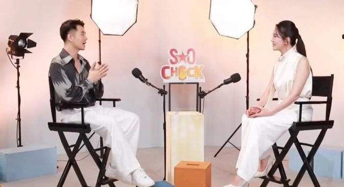 Phùng Đức Hiếu trong chương trình "Sao Check".