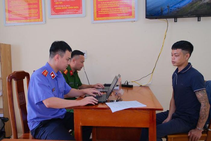 Tòng Thanh Hoàng bị bắt giữ. Ảnh: Công an Lào Cai.