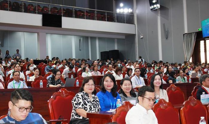 Hội nghị khoa học thu hút đội ngũ bác sĩ, dược sĩ, cán bộ y tế cả khu vực phía Nam. Ảnh: Mimosa.