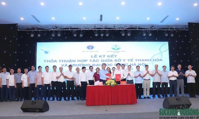 Lễ ký kết thỏa thuận hợp tác giữa Sở Y tế Thanh Hóa và Trường Đại học Dược Hà Nội. Ảnh: Ngọc Hưng.
