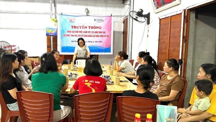 Truyền thông chăm sóc sức khỏe sinh sản, sức khỏe tình dục cho công nhân. Ảnh:SKĐS