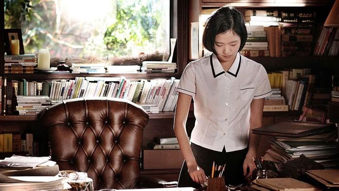 Thay vì tận dụng sức nóng sau thành công đầu tay, cô quyết định trở lại trường để hoàn thành việc học trước khi tiếp tục hoạt động nghệ thuật.