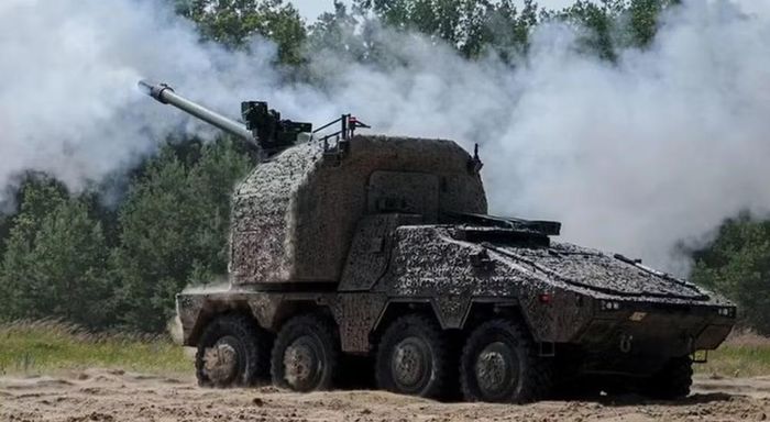 Hệ thống sử dụng pháo 155 mm L/52 đạt chuẩn NATO, có tốc độ bắn hơn 8 viên/phút và duy trì tốc độ này trong 3 phút liên tiếp.