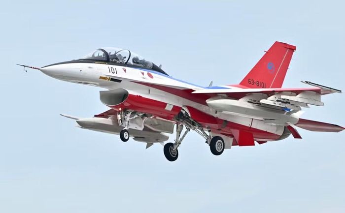 Tokyo cũng đã mua tên lửa tàng hình Joint Strike Missile để trang bị cho máy bay chiến đấu F-35A và được Mỹ chấp thuận bán tên lửa hành trình tầm xa JASSM.