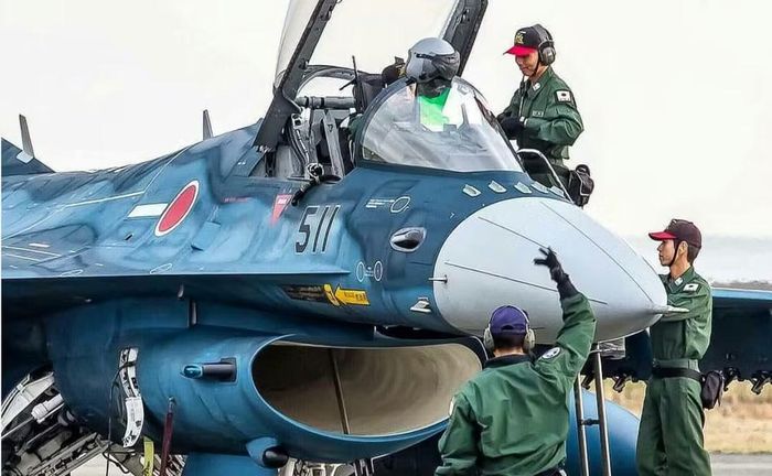 Tên lửa cũng không xuất hiện cửa sổ cảm biến quang học ở phần mũi. Điều này cho thấy vũ khí có thể sử dụng hệ thống dẫn đường quán tính INS kết hợp tín hiệu vệ tinh GPS và đầu dò radar trong giai đoạn cuối.