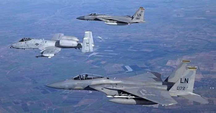 Quốc hội Mỹ cũng đã ngăn Không quân loại biên F-15E trước tháng 9/2027 và đang xem xét dự luật kéo dài thời gian phục vụ của A-10 đến hết năm tài chính 2033.