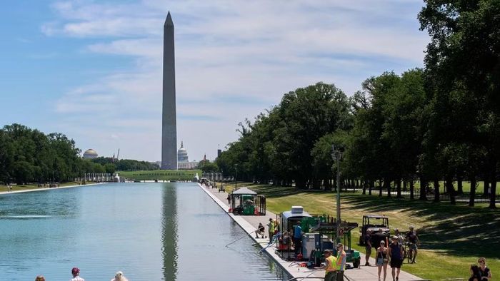 Hồ Phản chiếu có chiều dài 600 m, nằm tại khu National Mall, được thiết kế để phản chiếu hình ảnh Đài tưởng niệm Washington và nằm gần Đài tưởng niệm Lincoln.