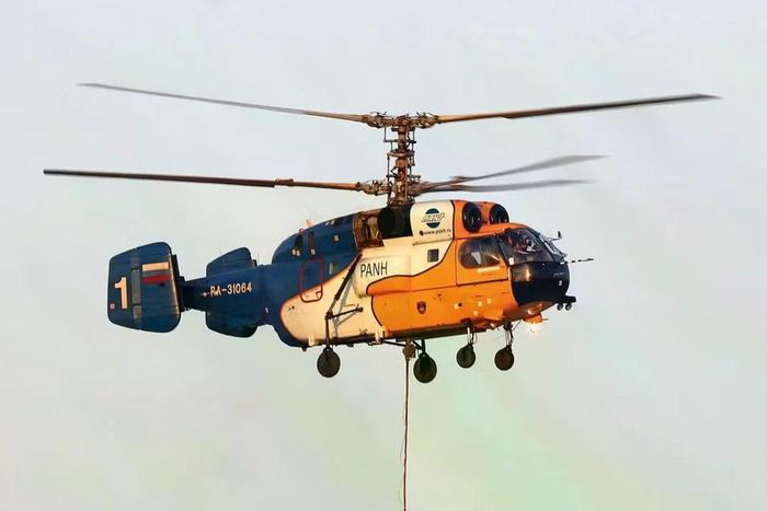 Kết cấu rotor đồng trục của trực thăng Ka-32 cho phép nó bay linh hoạt hơn trong khu vực cháy do ít chịu tác động từ gió ngang như loại dùng rotor đuôi truyền thống, ngoài ra khả năng mang tải cũng cao hơn nhiều.