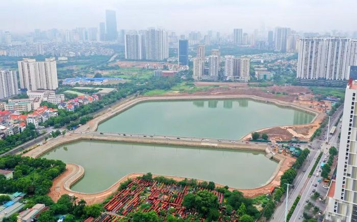 Hồ đầu mối Mễ Trì - Đồng Bông 2 (phường Đại Mỗ) có quy mô 17,2ha, trong đó, diện tích mặt nước là 12ha, chiều dài kè gần 1.950m và dung tích chứa nước hơn 600.000m³