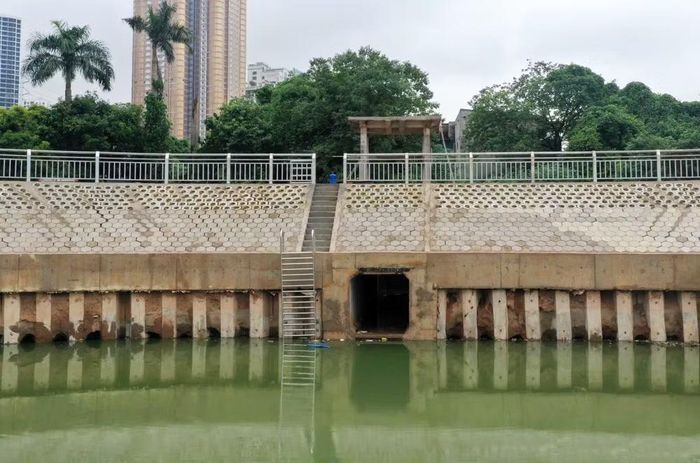 Hệ thống cống điều tiết cỡ lớn giúp kết nối linh hoạt giữa hồ và kênh để kiểm soát lưu lượng dòng chảy, xả hoặc trữ nước khi xảy ra mưa lớn