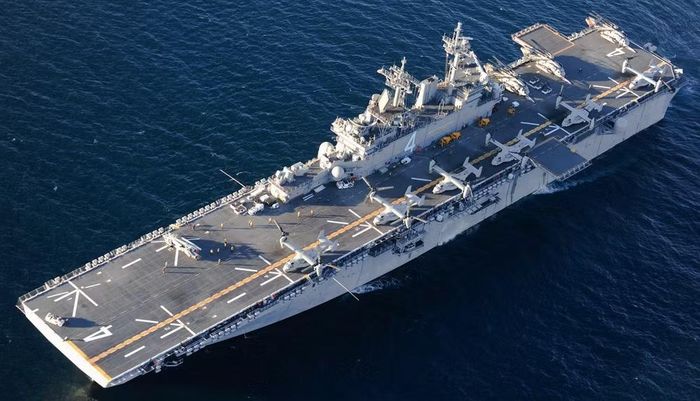 Nguyên nhân dẫn đến sự trì hoãn đó là tàu tấn công đổ bộ USS Boxer của Thủy quân lục chiến Mỹ đã gặp trục trặc ngay từ đầu chiến dịch quân sự quy mô lớn có mật danh Epic Fury.