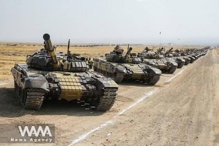 Trước đó Lực lượng vũ trang Iran đã chính thức thông qua quy trình tác chiến đặc biệt trong thời chiến và đặt tất cả mọi đơn vị, bao gồm cả Vệ binh Cách mạng Hồi giáo (IRGC) ở mức độ sẵn sàng chiến đấu cao nhất.
