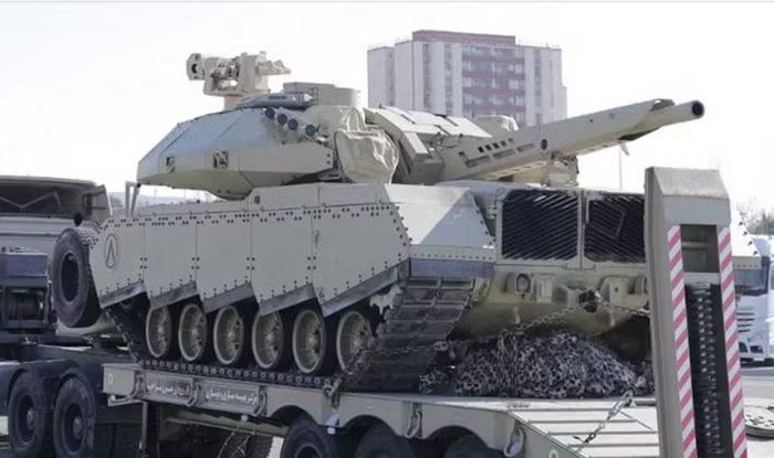 Các đoàn xe tăng chiến đấu chủ lực (MBT) T-72 nâng cấp thuộc Sư đoàn Thiết giáp số 92 cùng những chiếc MBT nội địa đã được phát hiện đang hành quân về phía thành phố cảng chiến lược Abadan.
