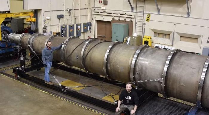 Tên lửa đạn đạo xuyên lục địa LGM-35A Sentinel sử dụng động cơ nhiên liệu rắn nhiều tầng, cho phép duy trì trạng thái trực chiến liên tục với thời gian phản ứng rất ngắn.