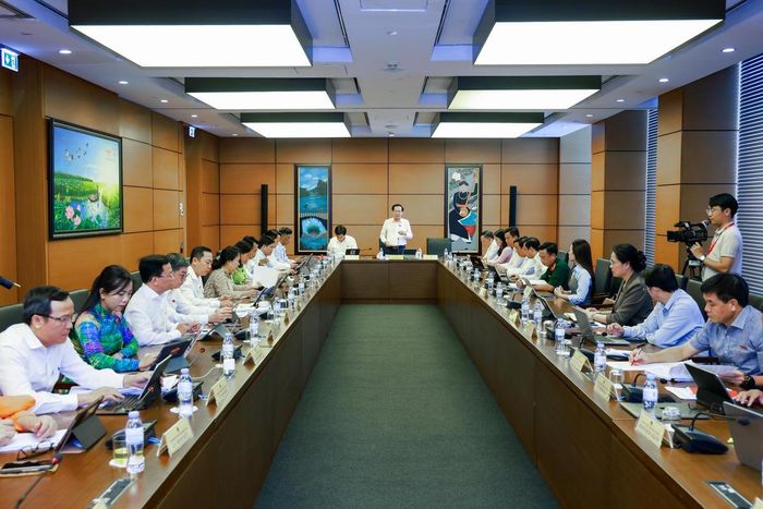 Các đại biểu tham gia thảo luận tại Tổ (Ảnh: Quang Vinh)
