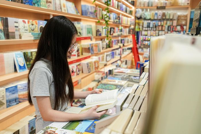 “Trong bối cảnh hội nhập, đòi hỏi cây bút trẻ biết kể câu chuyện địa phương nhưng làm sao để chạm đến độc giả quốc tế”, biên tập viên nhận định.