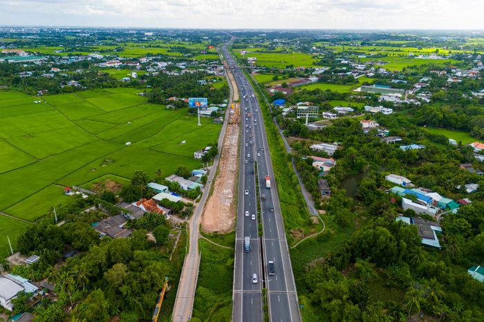  Tuy nhiên, để bảo đảm mục tiêu này, dự án cần được tháo gỡ kịp thời các điểm nghẽn về mặt bằng và nguồn vật liệu xây dựng. 