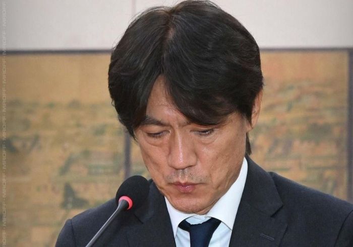 HLV Hong Myung-bo trở thành tội đồ ở quê nhà.