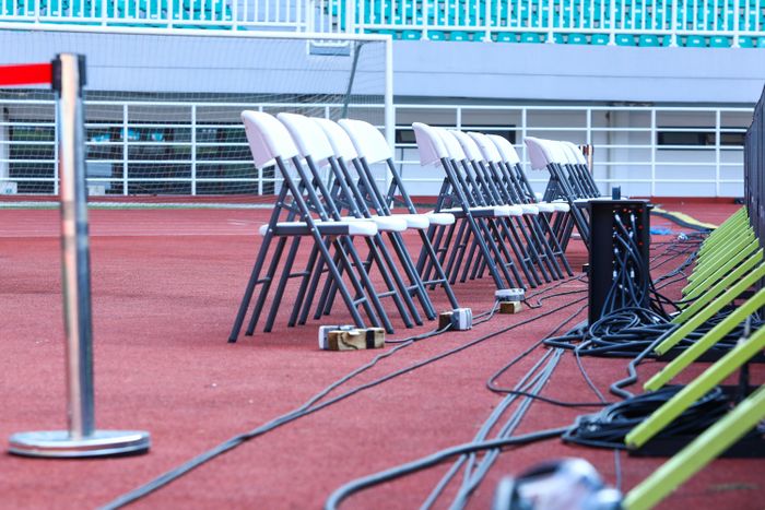  Một ngày trước trận, ban tổ chức đã bố trí xong khu vực ghế ngồi cho phóng viên ảnh tác nghiệp. Các vị trí tác nghiệp đều được phủ wifi mạnh. 