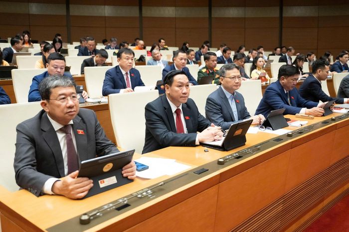 Theo chương trình kỳ họp, Quốc hội sẽ xem xét, thông qua 15 luật và 4 nghị quyết quy phạm pháp luật, cho ý kiến lần đầu đối với 7 dự án luật để làm cơ sở cho các cơ quan hoàn thiện và trình Quốc hội thông qua tại kỳ họp thứ 2.
