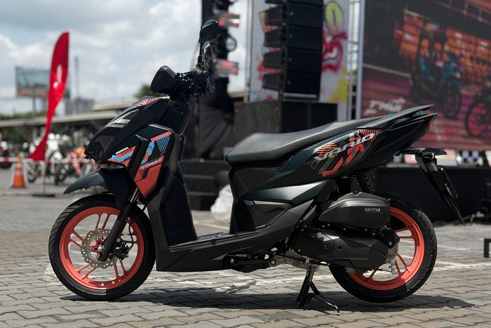 Phiên bản mới của Honda Vario 125 được trang bị động cơ 125 cc đáp ứng chuẩn khí thải Euro 4, đi cùng hệ thống ngắt động cơ tạm thời Idling Stop. Theo Honda, động cơ trên mẫu xe mới nay đã được nâng cấp để đáp ứng tiêu chuẩn khí thải Euro 4.