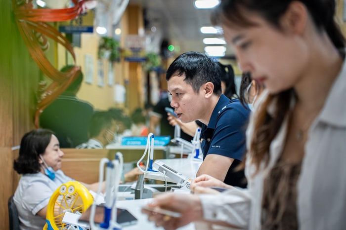 Theo tiến sĩ, bác sĩ Vương Vũ Việt Hà, Giám đốc Trung tâm Hỗ trợ Sinh sản, Bệnh viện Bưu điện, một phần nguyên nhân khiến lượng bệnh nhân trong ngày đông hơn thường lệ do đơn vị đang triển khai Tuần lễ khám và tư vấn vô sinh, hiếm muộn.