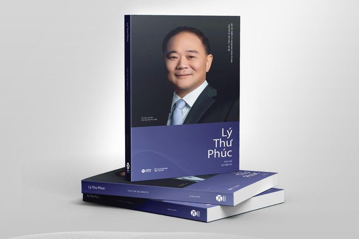  Cuốn sách Lý Thư Phúc Thời Thế Tạo Nên Tôi về câu chuyện xây dựng Geely của người sáng lập. Ảnh: Tasco. 