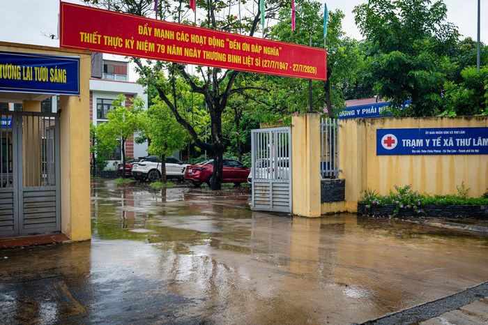 Thư Lâm hiện duy trì mạng lưới 7 trạm y tế tại các khu vực Đông Anh, Việt Hùng, Uy Nỗ, Xuân Nộn, Liên Hà, Vân Hà và Thụy Lâm. Các cơ sở này bảo đảm cung cấp dịch vụ khám, chữa bệnh ban đầu, chăm sóc sức khỏe cộng đồng, đáp ứng nhu cầu của hơn 100.000 người dân trên địa bàn.