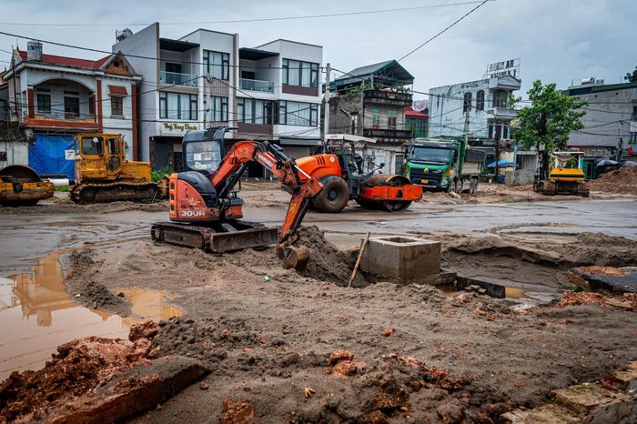 Các hạng mục cải tạo, nâng cấp tuyến đường Nguyên Khê giao Lê Hữu Tựu và Quốc lộ 3 đang được triển khai. Các hạng mục này góp phần hoàn thiện mạng lưới giao thông kết nối giữa các khu dân cư, khu công nghiệp và các tuyến giao thông chính trên địa bàn.