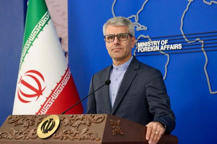 Người phát ngôn Bộ Ngoại giao Iran Esmail Baghaei phát biểu trong cuộc họp báo tại Tehran. Ảnh: Bộ Ngoại giao Iran.