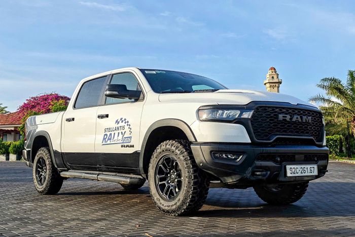  Ram và Jeep đã có nhà phân phối chính hãng mới tại Việt Nam từ tháng 5/2026. Mẫu bán tải cỡ lớn này có giá từ 3, 749 tỷ đồng với phiên bản Ram 1500 Rebel và 5,499 tỷ đồng cho Ram 1500 RHO. Ảnh: Phong Vân 