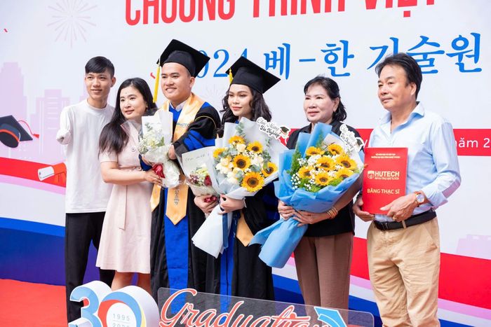 Nhứt chuẩn bị sang Hàn để hoàn thành tấm bằng thạc sĩ.