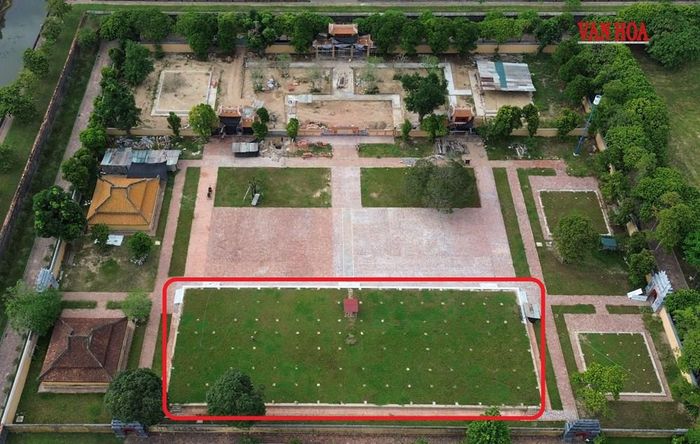 Khu vực nền móng của Thái Tổ Miếu (khoanh đỏ) đã được tu bổ và chuẩn bị phục hồi công trình chính có kiến trúc gỗ lớn nhất ở Hoàng thành Huế với kinh phí hơn 220 tỉ đồng