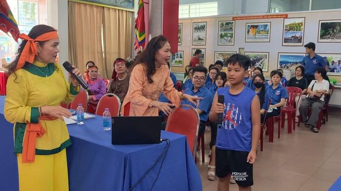 Dạy hô, hát Bài Chòi cho thiếu nhi ở Khánh Hòa