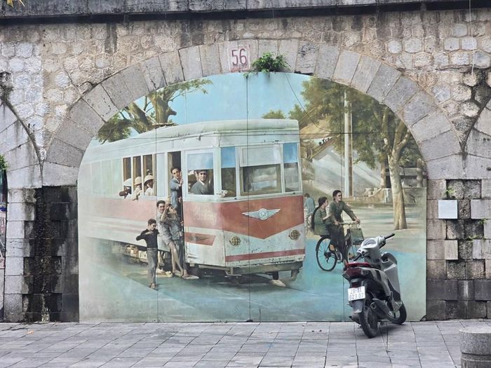 Các ô vòm trên phố Phùng Hưng được trang trí, tạo điểm nhấn