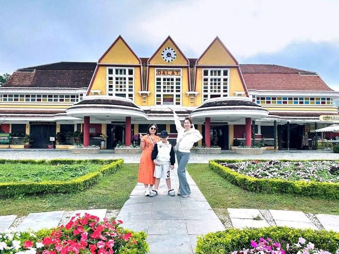 Ga Đà Lạt - địa điểm được nhiều du khách tham quan khi đến với Lâm Đồng
